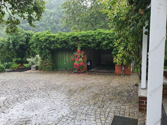 Traumhafte 3 Zimmer EG Wohnung mit Doppelgarage zu vermieten – Mögliche Doppelgarage