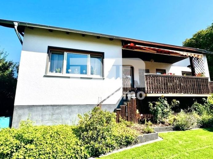 Terası / garajı ve doğa tutkunları için büyük bahçesi olan, yaşlılara uygun kompakt konut – Photo 1