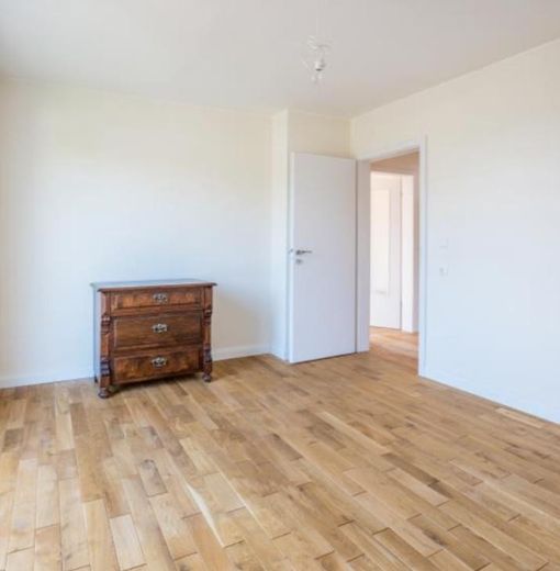 Schlafzimmer zum Balkon