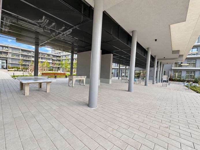 2-Zi.-Erstbezug in Pasing | Designküche mit Kochinsel | 13 m² Glasloggia – Freizeitaktivitäten Innenhof