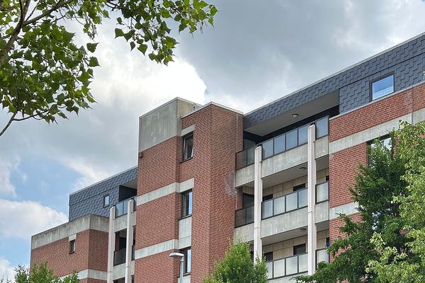 Helle 2 Zimmer Wohnung in der Südstadt nah am Maschsee - Tiefgarage, Aufzug, Balkon, Einbauküche