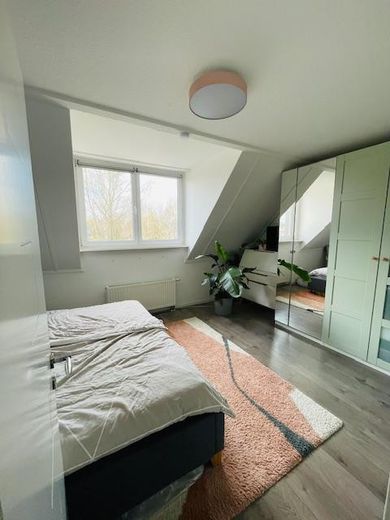 Charmante maison mitoyenne centrale – excellente desserte, modernisée et fibre optique – Schlafzimmer