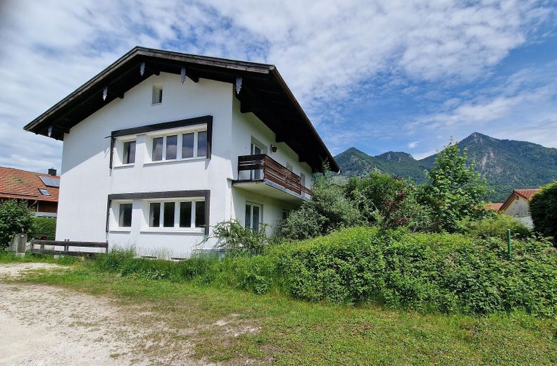 Großzügiges Wohnhaus mit viel Potenzial und in bester Lage – Selten schöne Lage