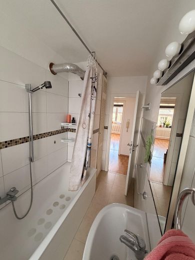 City, gut geschnittene schöne 3-Zimmer Wohnung an der Lorettostraße/Ecke Bilker Allee – Badezimmer Bild 2