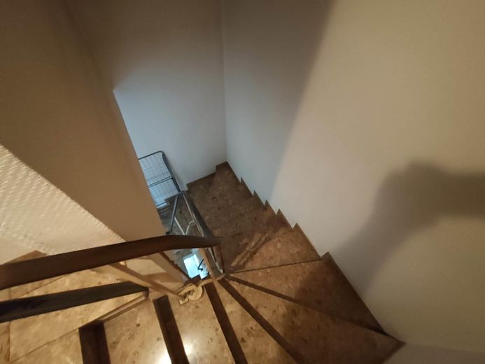 Casa a schiera centrale con 4 locali e garage – Treppe
