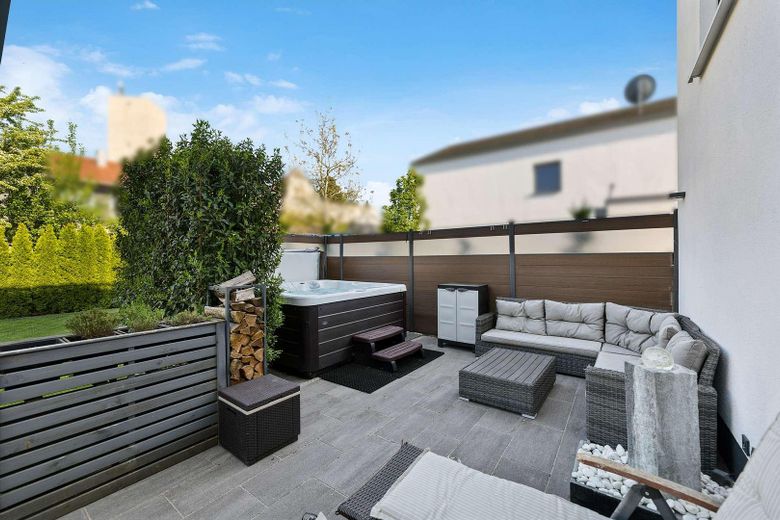Outdoor: Jacuzzi und Lounge