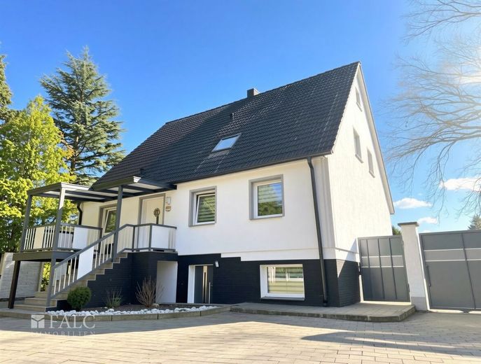 Maximale Privatsphäre auf 2.649 m² - Ihr Rückzugsort am Feldrand in Hamm-Westtünnen – Außenansicht - (KI generiert)