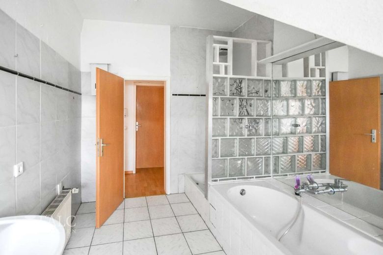 Urbanes Wohnglück mit Potenzial – Badezimmer