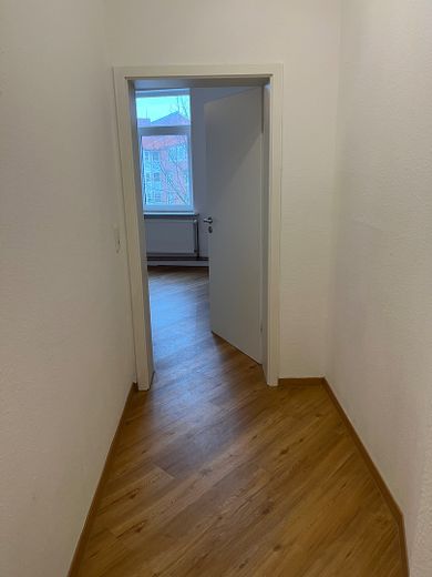 Lichtdurchflutete 3-Zimmer-Whg. in Bremerhaven-Lehe zu vermieten – Flur zum Zimmer 1