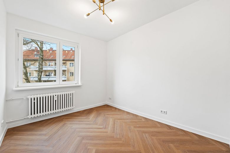 Apartamento de 2 habitaciones **recién renovado** junto al campo de Tempelhof y al anillo de tren S-Bahn, primera ocupación tras la renovación – Foto 4