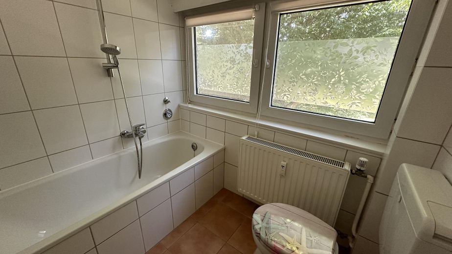 Bad mit Badewanne