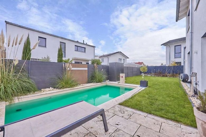 LU Melm | Modernes u. klimatisiertes Einfamilienhaus mit Pool & Garten – Garten mit Pool