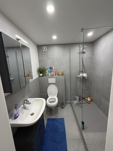 Moderne, kernsanierte 3-Zimmer-Wohnung (65 qm) im 2. OG – Gute Lage nahe FH Niederrhein! – Badezimmer