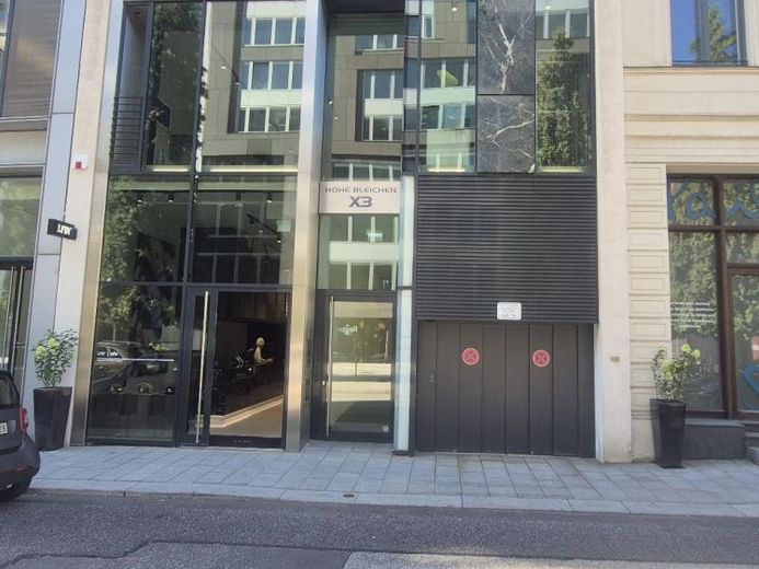 Commission-free exclusive retail space on Hohen Bleichen – Photo 1