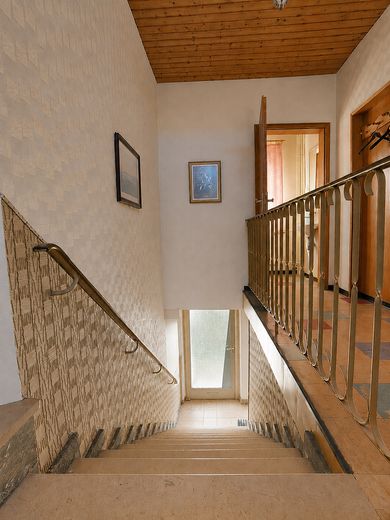 Una casa amata cerca persone per un futuro comune [da privato] – Hausaufgang Haus 1