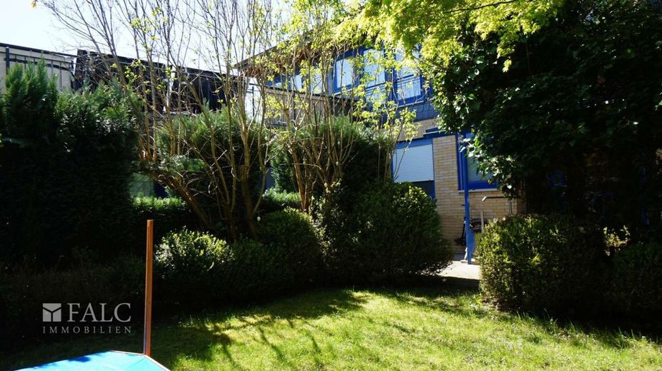 Ein Haus - 4 Wohnungen - ca. 555 m² Wfl. auf ca. 900 m² Grundstück von FALC-Immobilien Göttingen – Blick vom Garten