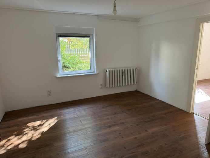 Provisionsfrei: Gepflegte DHH in Top-Lage Biesdorf – 160m² Gesamtfläche – Souterrain Zimmer 4 Straße