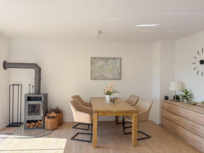 Provisionsfrei - Wohnen wie im eigenen Haus: 120m² mit Garten, Traum-Weitblick & Wellness-Faktor – Esszimmer