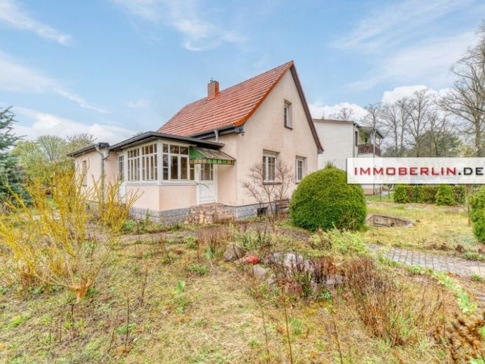 IMMOBERLIN.DE - Charaktervoller Klassiker! Haus mit Südwestgarten in familiärer Lage – Foto 1