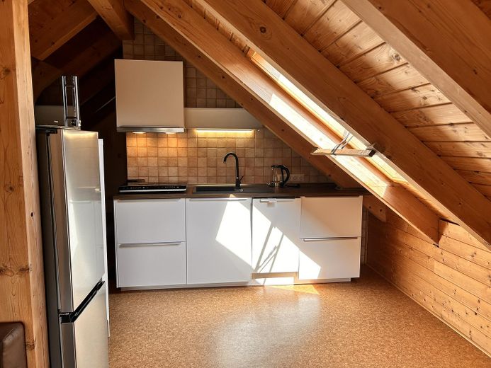 möblierte DG-Wohnung in Schkeuditz – ideal als arbeitsbedingte Wohnung – Küche