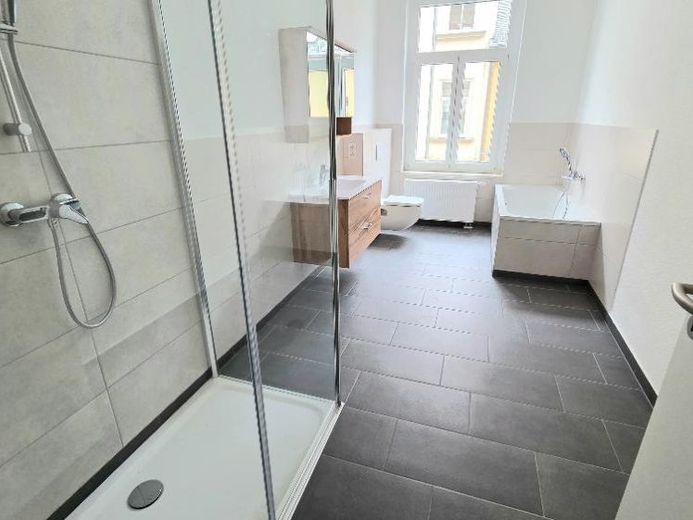 Neu sanierte, Behindertengerechte 3-R.-Whg. mit tollem Bad, Aufzug in der City. – फोटो 1