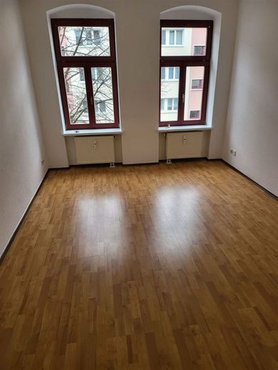 Großzügige 2-Zimmer mit Balkon, EBK, Wannenbad und Laminat in zentraler Lage! SP mgl. – Foto Nachbarwohnung