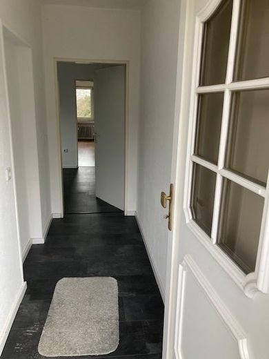 Großzügige Wohnung mit ausgebauten Kellerräumen und Terrasse in Reinshagen – फोटो 3