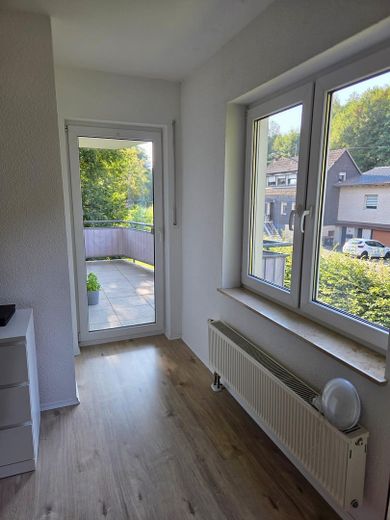 Freundliche 3-Zimmer-Wohnung mit Balkon und Stellplatz in Reichshof – Foto 2