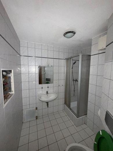 Gemütliche 2-Zimmer mit neuen Laminat und Einbauküche in guter Lage! – PHOTO-2025-10-01-12-47-14_1