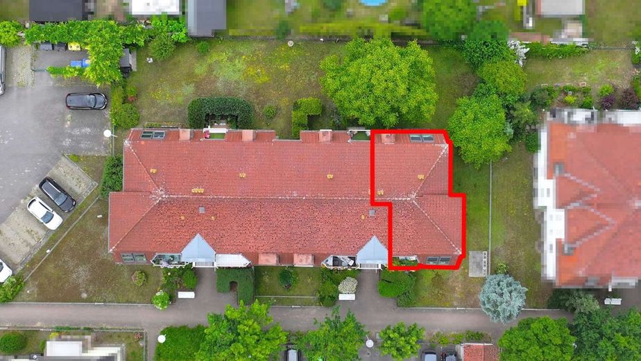 Helle Dachgeschosswohnung mit Balkon in ruhiger, grüner Lage vor den Toren Berlins – Vogelperspektive