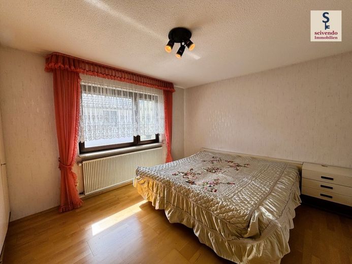 Großes Haus mit Süd-Westgarten in Karlsruhe-Neureut – Zimmer 4 Obergeschoss