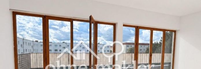 पूरी चौड़ाई में लगभग 28 m² की छत वाली अटारी-मंज़िल, 3 कमरे, रेलवे स्टेशन कुछ मिनट की दूरी पर
