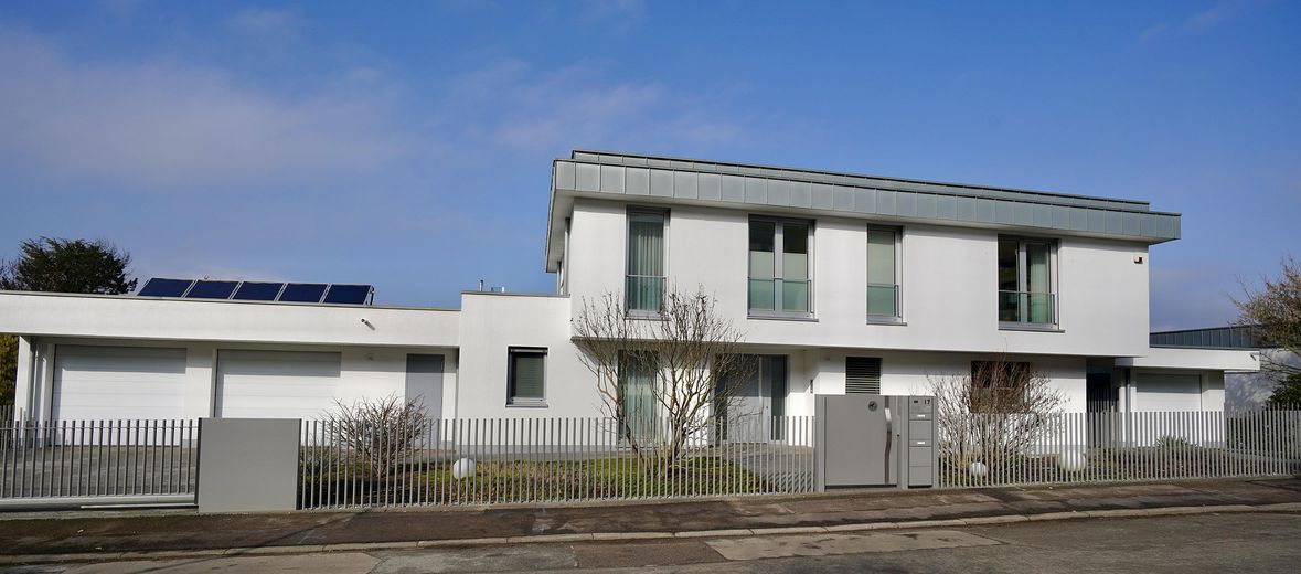 Luftige Bauhausvilla – Straßensicht
