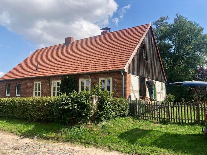 Historisches Landhaus in Mecklenburg-Vorpommern - ruhig gelegen, stündlich per Bahn erreichbar – Straßenseite des Hauses