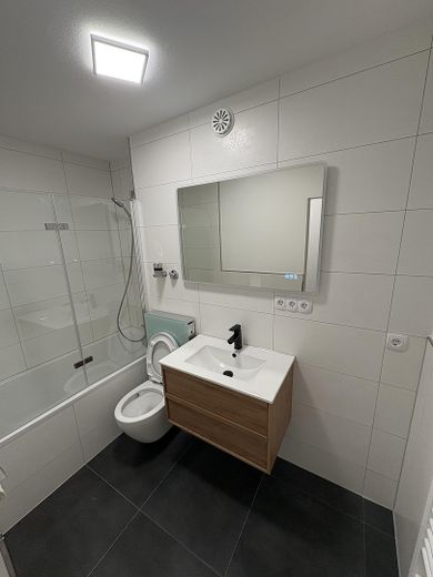4-pokojowe mieszkanie z loggią w Röthenbach an der Pegnitz – Badezimmer