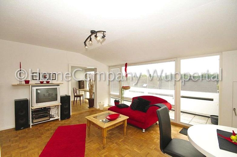 Nähe Remscheid! Charmante Wohnung mit Parkett, Südbalkon, Internet und PKW-Stellplatz – 50483f94aa54329b9a5d38e853c4788ca200d5ed.jpg
