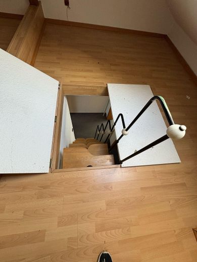 Aufgang zum Giebel - Stauraum