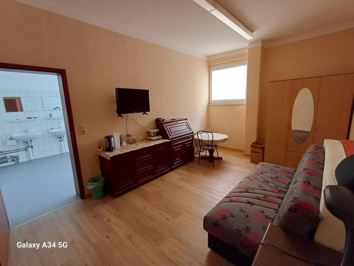 Veelzijdig bruikbaar commercieel vastgoed (kantoor, praktijk, hal, studio, ambacht, handel). 1a-locatie – Raum 6/Privatbereich ca. 16qm