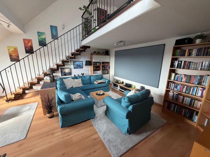 Maisonette di 5,5 locali con ampio soppalco, terrazza sul tetto e vista panoramica su Wülfrath - senza commissioni – Wohnzimmer von Diele aus