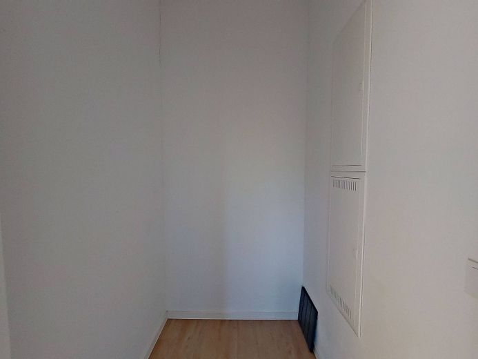 Moderno appartamento con 2 locali, cucina componibile e balcone a Schönefeld! – Muster: Abstellraum