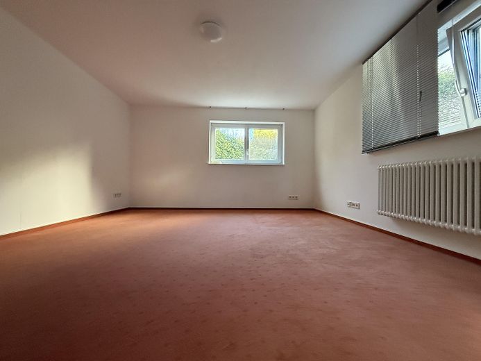 Büro KG