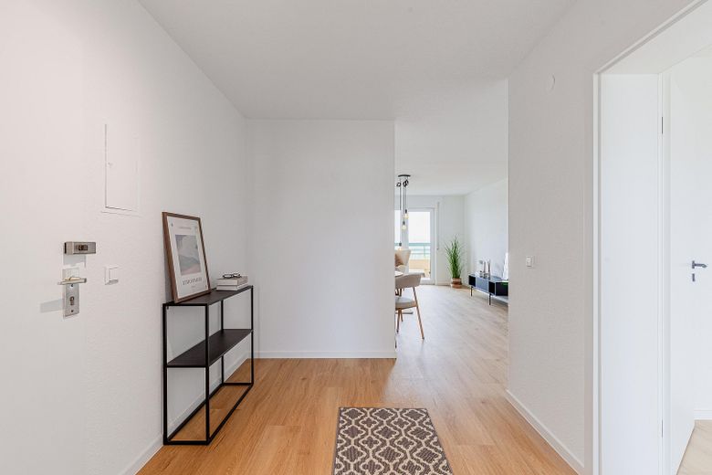 WOHNJUWEL: Helle 4 Zimmer mit zwei Balkonen & TG-Stellplatz – Eingangsbereich