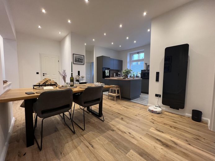 Lussuoso appartamento di 4 locali risanato con cucina componibile unica sul Kaßberg – Essbereich