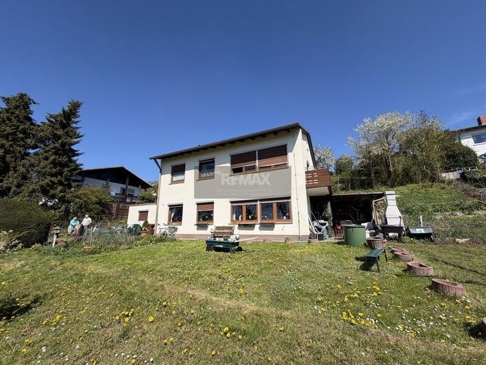 Charmantes Einfamilienhaus mit Potenzial auf großzügigem Grundstück – Bild 1
