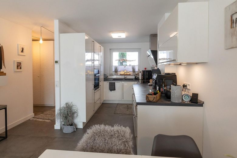 Reihenendhaus KfW 55 mit Wintergarten in Langenfeld – Essbereich und Küche