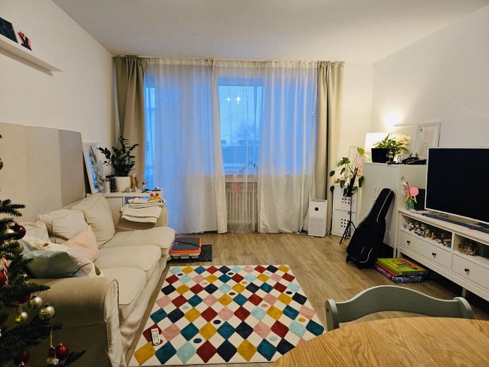 Helle 3-Zimmer-Wohnung mit Balkon in Ratingen-Zentrum, 59 m² – Wohnzimmer