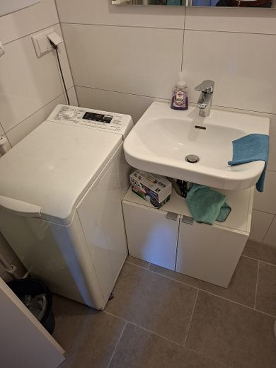 Schöne und sanierte 1-Zimmer Wohnung vollmöbliert direkt an der Uni – Waschmaschine