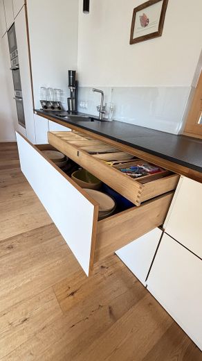 Maison de caractère personnalisée : maison jumelée claire et haut de gamme à Bittenfeld, KfW 55 – Küche