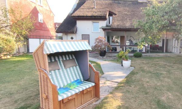 Idyllisches Reetdachhaus mit Ferien-Wohnung