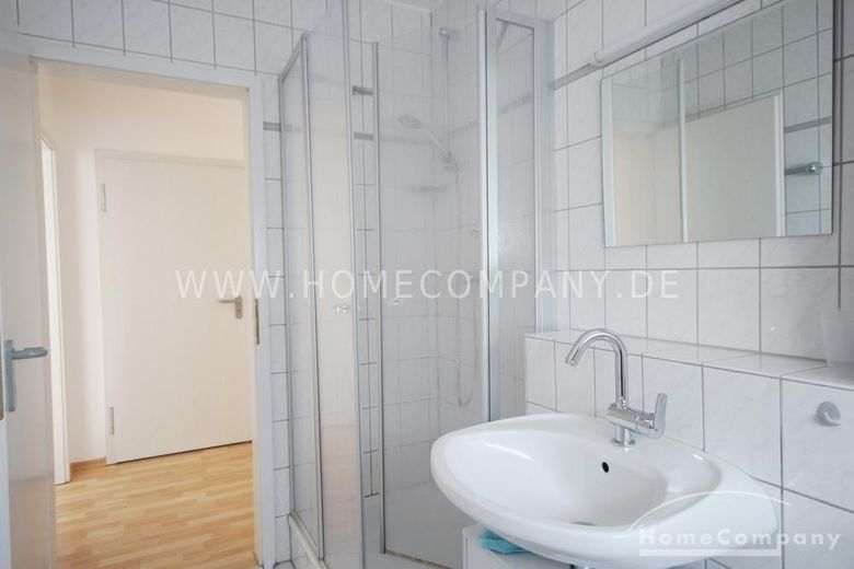 Saarbrücken, hochwertig renovierte 2 Zimmer Wohnung mit sonniger Terrasse + Stellplatz – 002e5e35ebb6468ceac00b55c5a639b86c20888f.jpg